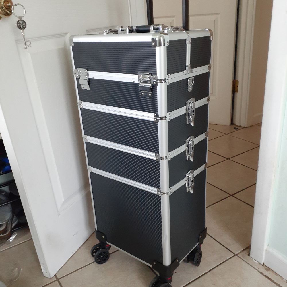 Professional Makeup Rolling Case: image 3