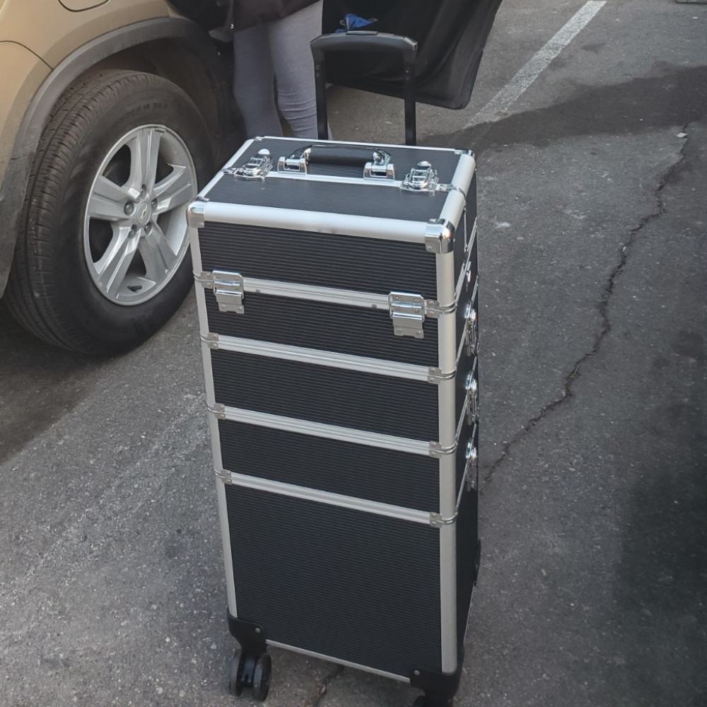 Professional Makeup Rolling Case: image 13
